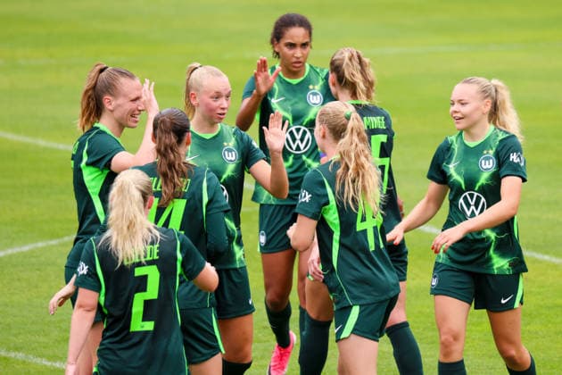 Markranstädt, Germany, August 1, 2026: Friendly match between RB Leipzig Women and VfL Wolfsburg Women. Pictured, from left, is Ella Peddemor, Wolfsburg’s second goal scorer, who scores the 1–0 goal for Wolfsburg and celebrates with her teammates. Copyright: HMBxMedia MadeleinexFantini