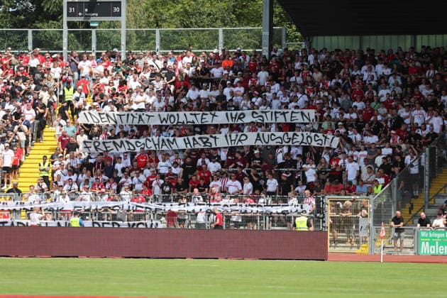 Kassel, Germany, August 1, 2026 Friendly Match 2026–2027: KSV Hessen Kassel vs. FC Schalke 04 Pictured: KSV Hessen Kassel fans holding a banner before the game. You wanted to foster a sense of identity; instead, you caused us to cringe. Auestadion Hessen Copyright: xFotostandx xFabianxWernerx