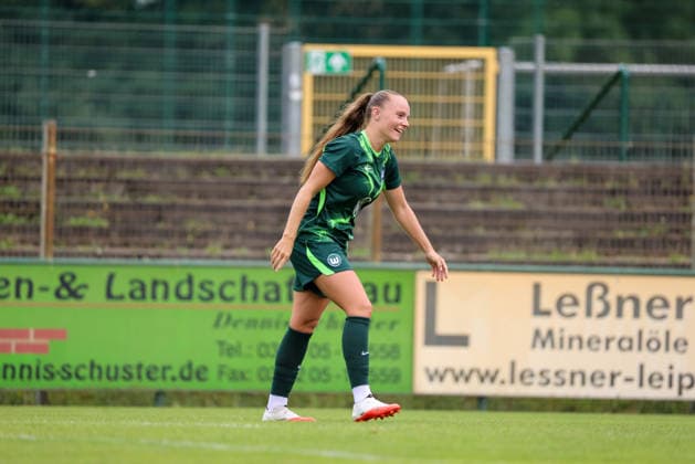 Markranstädt, Germany, August 1, 2026: Friendly match between RB Leipzig Women and VfL Wolfsburg Women. Pictured: Goal scorer Lou Bogaert of Wolfsburg scores the goal that makes it 3–0 for Wolfsburg and celebrates. Copyright: HMBxMedia MadeleinexFantini