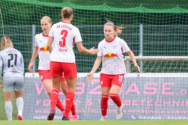 Markranstädt, Germany, August 1, 2026 Friendly Match: RB Leipzig Women vs. VfL Wolfsburg Women. Pictured, from left: Annabel Schasching, RB’s third goal scorer, converts the penalty kick to make it 1–3 for Leipzig and celebrates with Andrea Norheim, RB. Copyright: HMBxMedia MadeleinexFantini