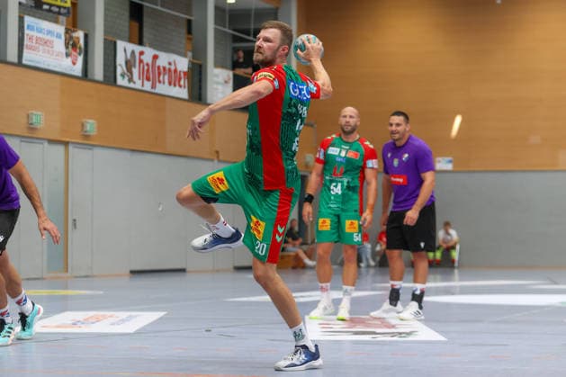 August 1, 2026, xtgx, Handball Friendly Match: SC Magdeburg vs. Corotop Gwardia Opole (emspor), from left: Philipp Weber (Magdeburg), 20 during a penalty throw by Ilsenburg