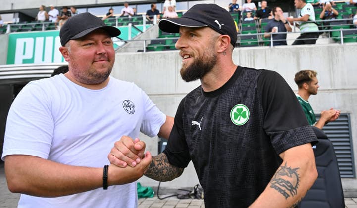 August 1, 2025 Soccer Season 2025–2026 Bavarian Regional League Matchday 02 SpVgg Greuther Fürth Fürth II U23 Kleeblatt vs. SpVgg Bayreuth xwoxzix Lukas Kling, Head Coach of SpVgg Bayreuth; Daniel Adlung, Assistant Coach of SpSpVgg Greuther Fürth II Handshake