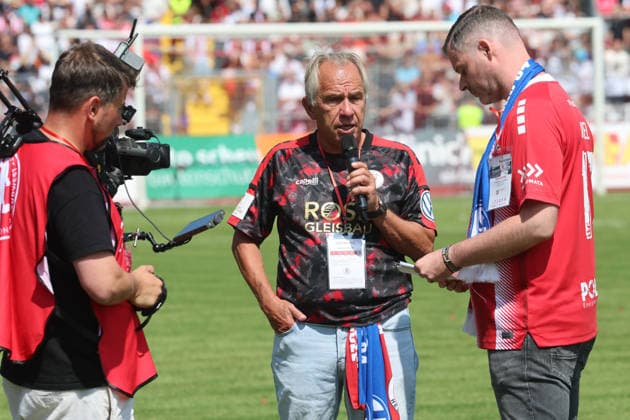 Kassel, Germany, August 1, 2026; 2026-2027 preseason match: KSV Hessen Kassel vs. FC Schalke 04; Pictured: the stadium announcer for KSV Hessen Kassel at Auestadion Hessen Copyright: xFotostandx xFabianxWernerx