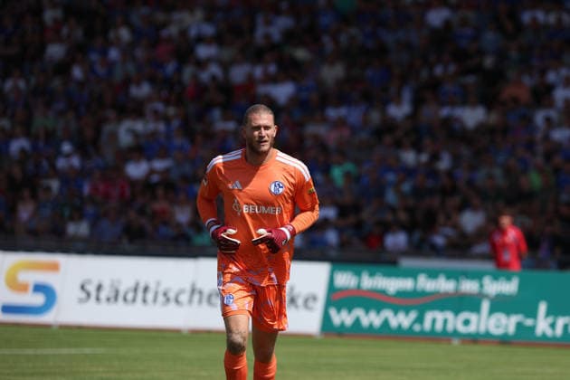 Kassel, Germany, August 1, 2026; 2026-2027 Preseason Match: KSV Hessen Kassel vs. FC Schalke 04; Pictured: Goalkeeper Loris Karius (S04) at Auestadion Hessen Copyright: xFotostandx xFabianxWernerx