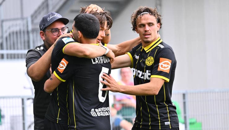 August 1, 2025 Soccer Season 2025–2026 Bavarian Regional League Matchday 02 SpVgg Greuther Fürth Fürth II U23 Kleeblatt SpVgg Bayreuth xwoxzix Goal celebration Cheering Joy after a goal Goal Shot on goal to 0–1 by Patrick Scheder 8, SpVgg Bayreuth Patrick Scheder 8, SpVgg Bayreuth Denis Latifovic 6, SpVgg Bayreuth Marlon Fries 7, SpVgg Bayreuth