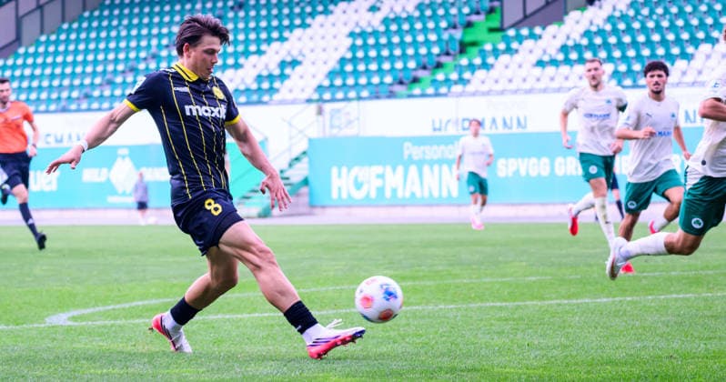 August 1, 2025 Soccer Season 2025–2026 Bavarian Regional League Matchday 02 SpVgg Greuther Fürth Fürth II U23 Kleeblatt SpVgg Bayreuth xwoxzix Patrick Scheder 8, SpVgg Bayreuth scores a goal on a shot on goal to make it 0–1