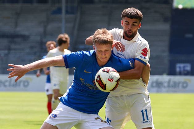August 1, 2026, Darmstadt, Friendly Match: SV Darmstadt 98 vs. FC Portsmouth; from left: Terry Devlin (Portsmouth), Ibrahim El Kadiri (SV Darmstadt 98) battle for the ball Copyright: HMBxMedia JoaquimxFerreira