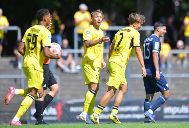 VfL Bochum U21 vs. Borussia Dortmund U23 ** FOR EDITORIAL USE ONLY ** EDITORIAL USE ONLY ** p Soccer Regionalliga West 1 Matchday VfL Bochum U21 vs. Borussia Dortmund U23 on August 1, 2026, at the Mondpalast Arena in Herne Connor Krempicki of Borussia Dortmund U23, center, after scoring the 1–1 goal; Germany, North Rhine-Westphalia, Herne; Copyright ThorstenxTillmann Copyright: ThorstenxTillmann doc86yz5m91hy18yoyhgso ,EDITORIAL USE ONLY Copyright: ThorstenxTillmann
