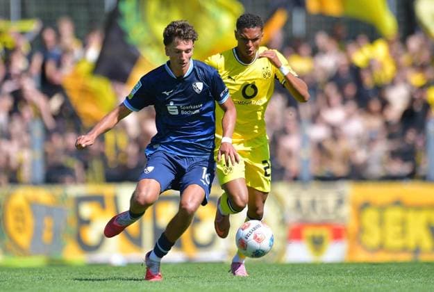 VfL Bochum U21 vs. Borussia Dortmund U23 ** FOR EDITORIAL USE ONLY ** EDITORIAL USE ONLY ** p Soccer Regionalliga West, Matchday 1: VfL Bochum U21 vs. Borussia Dortmund U23 on August 1, 2026, at the Mondpalast Arena in Herne. Vahidin Turudija (VfL Bochum U21), left: Kevin Mutove, Borussia Dortmund U23; right: Herne, North Rhine-Westphalia, Germany. Copyright ThorstenxTillmann Copyright: ThorstenxTillmann doc86yz5mdn8341cxtrkeca ,EDITORIAL USE ONLY Copyright: ThorstenxTillmann