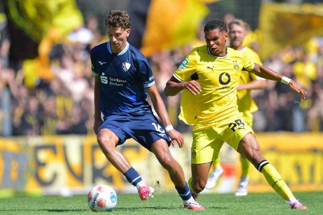 VfL Bochum U21 vs. Borussia Dortmund U23 ** FOR EDITORIAL USE ONLY ** EDITORIAL USE ONLY ** p Soccer Regionalliga West, Matchday 1: VfL Bochum U21 vs. Borussia Dortmund U23 on August 1, 2026, at the Mondpalast Arena in Herne. Vahidin Turudija (VfL Bochum U21), left: Kevin Mutove, Borussia Dortmund U23; right: Herne, North Rhine-Westphalia, Germany. Copyright ThorstenxTillmann Copyright: ThorstenxTillmann doc86yz5mhpfrn5rsevbqe ,EDITORIAL USE ONLY Copyright: ThorstenxTillmann
