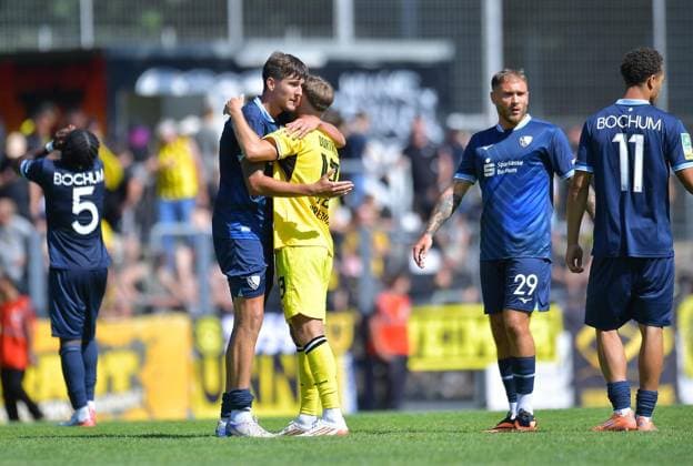 VfL Bochum U21 vs. Borussia Dortmund U23 ** FOR EDITORIAL USE ONLY ** EDITORIAL USE ONLY ** p Soccer Regionalliga West, Matchday 1: VfL Bochum U21 vs. Borussia Dortmund U23 on August 1, 2026, at the Mondpalast Arena in Herne. Dominic Volkmer (VfL Bochum U21), left: Connor Krempicki, Borussia Dortmund U23; right: Herne, North Rhine-Westphalia, Germany. Copyright ThorstenxTillmann Copyright: ThorstenxTillmann doc86yz5n7o01lk8vvocz9 ,EDITORIAL USE ONLY Copyright: ThorstenxTillmann