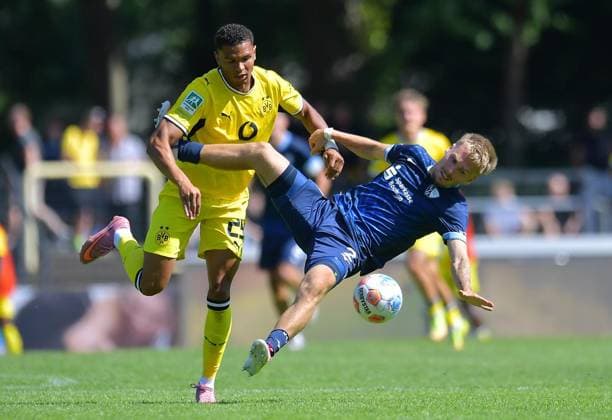 VfL Bochum U21 vs. Borussia Dortmund U23 ** FOR EDITORIAL USE ONLY ** EDITORIAL USE ONLY ** p Soccer Regionalliga West 1 Matchday VfL Bochum U21 vs. Borussia Dortmund U23 on August 1, 2026, at the Mondpalast Arena in Herne Kevin Mutove, Borussia Dortmund U23, on the left: Luca Leon Benrsdorf, VfL Bochum U21; on the right: Herne, North Rhine-Westphalia, Germany. Copyright ThorstenxTillmann Copyright: ThorstenxTillmann doc86yz5m460n41fe6hvgcx ,EDITORIAL USE ONLY Copyright: ThorstenxTillmann
