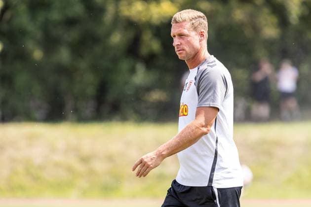 SSV Jahn Regensburg vs. SSV Ulm 1846 Soccer, Football, Friendly Match, Regensburg Training Ground 01 08 26 Oliver Seitz SSV Jahn Regensburg, Assistant Coach Analysis: SSV Jahn Regensburg vs. SSV Ulm 1846 Soccer, Football, Friendly Match, Regensburg Training Ground, August 1, 2026 Photo by Lucca Fundel, Regensburg Training Ground, Bavaria, Germany
