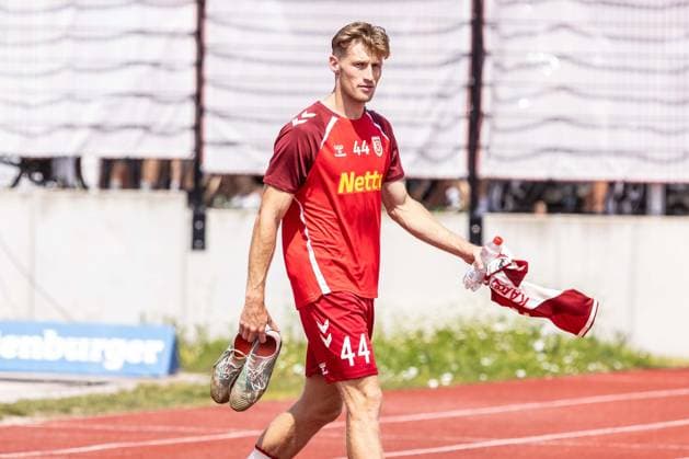 SSV Jahn Regensburg vs. SSV Ulm 1846 Soccer, Football, Friendly Match, Regensburg Training Ground 01 08 26 Cutout Single Image by Malte Karbstein SSV Jahn Regensburg, 44 SSV Jahn Regensburg vs. SSV Ulm 1846 Soccer, Football, Friendly Match, Training Ground Regensburg 01 08 26 Photo by Lucca Fundel Regensburg Training Ground Bavaria Germany