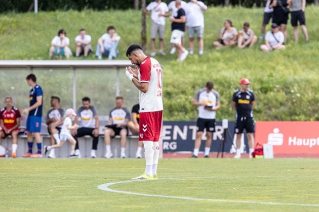 SSV Jahn Regensburg vs. SSV Ulm 1846 Soccer, Soccer, Friendly Match, Regensburg Training Ground, August 1, 2026, before kickoff: Nassim Boujellab of SSV Jahn Regensburg, 10 SSV Jahn Regensburg vs. SSV Ulm 1846 Soccer, Soccer, Friendly Match, Regensburg Training Ground, August 1, 2001, Photo by Lucca Fundel, Regensburg Training Ground, Bavaria, Germany
