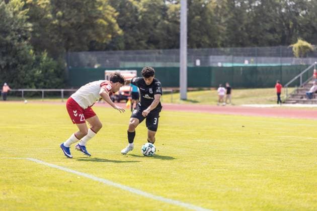 SSV Jahn Regensburg vs. SSV Ulm 1846 Soccer, Soccer, Friendly Match, Regensburg Training Ground 01 08 26 SSV Jahn Regensburg vs. SSV Ulm 1846 Soccer, soccer, friendly match, Regensburg training field, August 26, 2001 Photo by Lucca Fundel, Regensburg training field, Bavaria, Germany