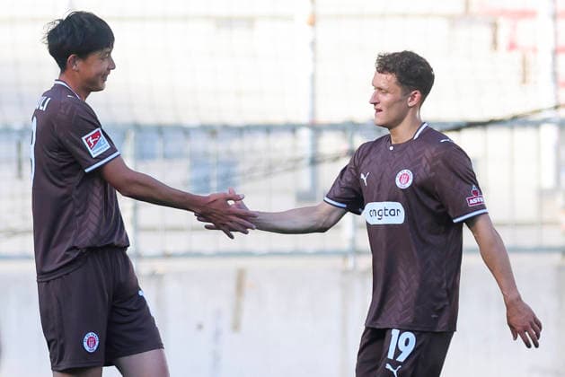 Taichi Hara of FC St. Pauli celebrates after scoring his team s first goal against Martijn Kaars of FC St. Pauli during the preseason friendly match between FC St. Pauli and RC Deportivo La Coruna at Millerntor Stadium on August 1, 2026, in Hamburg, Germany. Photo by Marco Steinbrenner, DeFodi Images