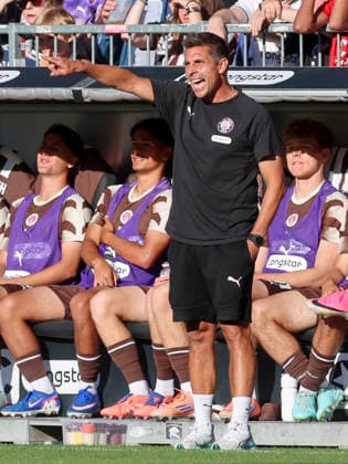 FC St. Pauli coach Marcel Rapp gestures during the preseason friendly match between FC St. Pauli and RC Deportivo La Coruna at Millerntor Stadium on August 1, 2026, in Hamburg, Germany. Photo by Marco Steinbrenner, DeFodi Images