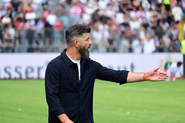 August 1, 2026 xkhx Kassel Regional League Southwest 2026–2027 Season Bundesliga Friendly Match KSV Hessen Kassel vs. FC Schalke 04 Coach Miron Muslic of FC Schalke 04 gesturing