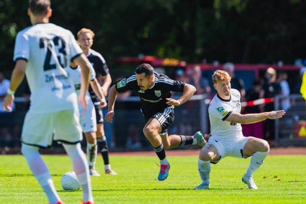 Marvin Lorch (1 FC Bocholt, 25) is fouled by Nick Sangl (VFB Hilden, 04) in the match between VFB Hilden and 1 FC Bocholt, soccer, Regionalliga West, Matchday 1, 2026–27 season, August 1, 2026, VFB Hilden vs. 1 FC Bocholt, Soccer, Regionalliga West, Matchday 1, 2026–27 Season, August 1, 2026, Hilden Copyright: xEibner-Pressefoto LukasxBaldygax EP_LBA