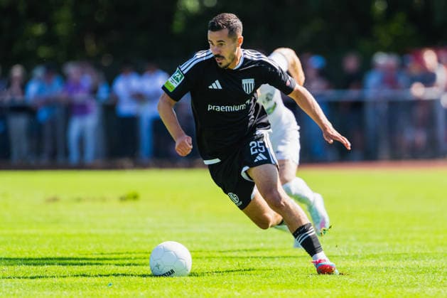 Marvin Lorch of 1 FC Bocholt, No. 25, drives the ball forward. VFB Hilden vs. 1 FC Bocholt, Soccer, Regionalliga West, Matchday 1, 2026–27 Season, August 1, 2026, VFB Hilden vs. 1 FC Bocholt, Soccer, Regionalliga West, Matchday 1, 2026–27 Season, August 1, 2026, Hilden Copyright: xEibner-Pressefoto LukasxBaldygax EP_LBA