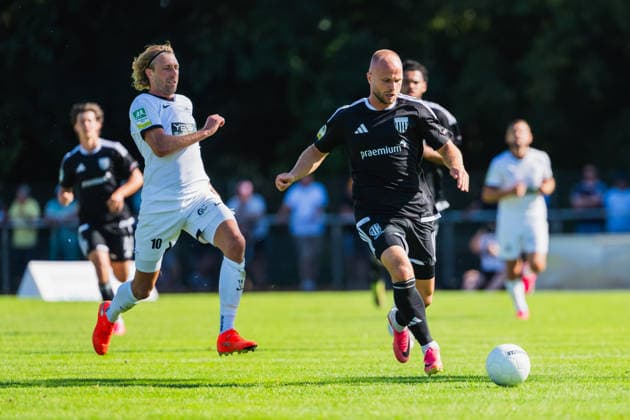 Pascal Weber (VFB Hilden, No. 10) chases after the ball; Patrick Kurzen (1 FC Bocholt, No. 07) has the ball. VFB Hilden vs. 1 FC Bocholt, soccer, Regionalliga West, Matchday 1, 2026–27 season, August 1, 2026, VFB Hilden vs. 1 FC Bocholt, soccer, Regionalliga West, Matchday 1, 2026–27 season, August 1, 2026, Hilden Copyright: xEibner-Pressefoto LukasxBaldygax EP_LBA