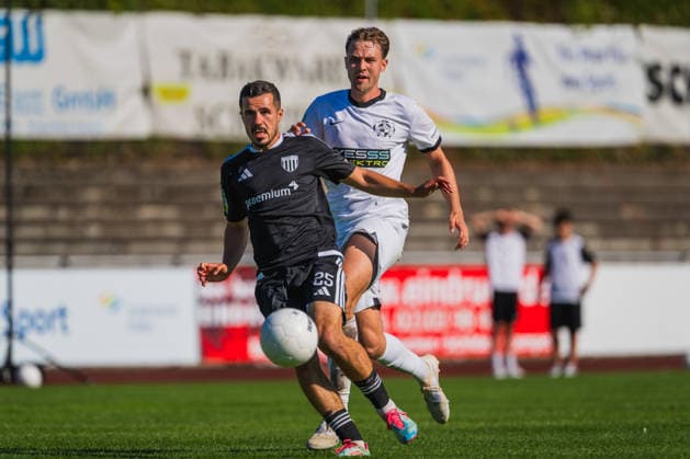 Marvin Lorch (1 FC Bocholt, 25) clears the ball in front of Etienne Feese (VFB Hilden, 24) – VFB Hilden vs. 1 FC Bocholt, Soccer, Regionalliga West, Matchday 1, 2026–27 Season, August 1, 2026, VFB Hilden vs. 1 FC Bocholt, Soccer, Regionalliga West, Matchday 1, 2026–27 Season, August 1, 2026, Hilden Copyright: xEibner-Pressefoto LukasxBaldygax EP_LBA