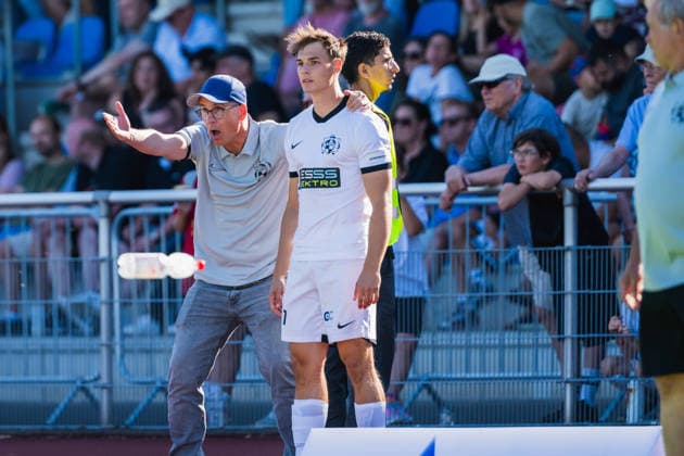 Antonio Molina (VFB Hilden), the coach, is gesturing and has Nils Gatzke (VFB Hilden, No. 07) in his arms. VFB Hilden vs. 1 FC Bocholt, soccer, Regionalliga West, Matchday 1, 2026–27 season, August 1, 2026, VFB Hilden vs. 1 FC Bocholt, soccer, Regionalliga West, Matchday 1, 2026–27 season, August 1, 2026, Hilden Copyright: xEibner-Pressefoto LukasxBaldygax EP_LBA