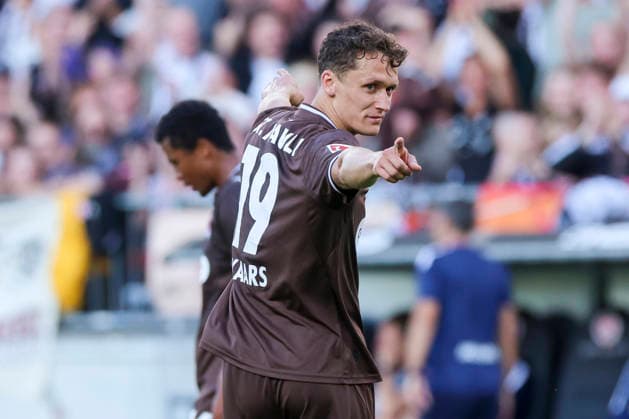 Martijn Kaars of FC St. Pauli celebrates after scoring his team s second goal during the preseason friendly match between FC St. Pauli and RC Deportivo La Coruna at Millerntor Stadium on August 1, 2026, in Hamburg, Germany. Photo by Marco Steinbrenner, DeFodi Images