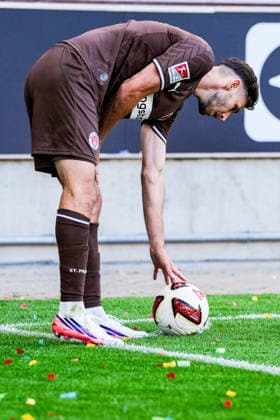 Germany Soccer 2. Bundesliga 2026–27, Preseason Match: FC St. Pauli vs. Deportivo de A Coruna, Millerntor Stadium, Hamburg; Branimir Hrgota (FC St. Pauli), 10, on a corner kick Copyright: xStefanxTrochax