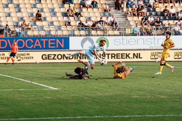 Netherlands vs. Germany Men s Soccer Friendly 2026 2027 Roda JC Kerkrade vs. Alemannia Aachen Parkstad Limburg Stadium, Joel da Silva Kiala of Alemannia Aachen, 37, challenges Bram Marsman of Roda JC Kerkrade, 25; high ball; Justin Treichel of Roda JC Kerkrade, 1, makes a save Copyright: xThiemoxRudolphx