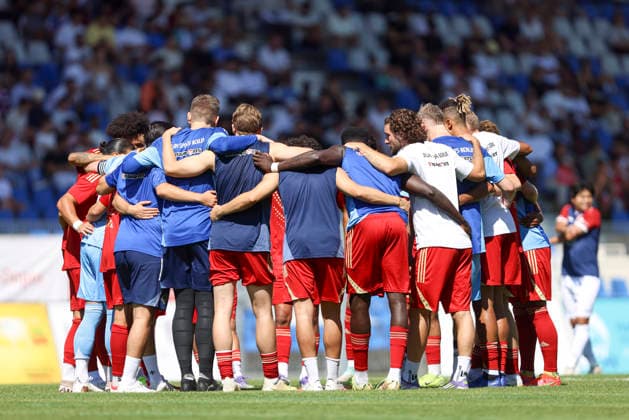 Players from Delay Sports Berlin form a team circle during the friendly match between KFC Uerdingen 05 and Delay Sports Berlin, Grotenburg Stadium on August 1, 2026, in Krefeld, Germany. Photo by Oliver Kaelke, DeFodi Images. Players from Delay Sports Berlin form a circle during the friendly match between KFC Uerdingen 05 and Delay Sports Berlin at Grotenburg Stadium on August 1, 2026 in Krefeld, Germany. Photo by Oliver Kaelke, DeFodi Images