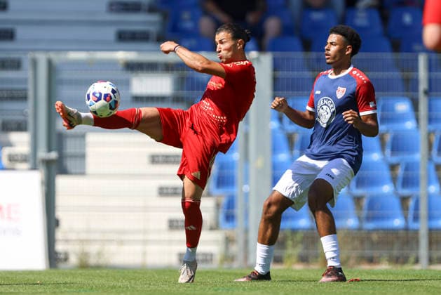 Orhan Yildirim of Delay Sports Berlin and Dave Fotso Youmssi of KFC Uerdingen 05 go head-to-head during the friendly match between KFC Uerdingen 05 and Delay Sports Berlin, Grotenburg Stadium on August 1, 2026, in Krefeld, Germany. Photo by Oliver Kaelke, DeFodi Images. Orhan Yildirim of Delay Sports Berlin and Dave Fotso Youmssi of KFC Uerdingen 05 battle for the ball during the friendly match between KFC Uerdingen 05 and Delay Sports Berlin at Grotenburg Stadium on August 1, 2026 in Krefeld, Germany Photo by Oliver Kaelke DeFodi Images
