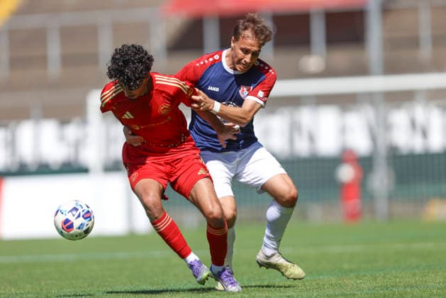 Ali Wazneh of Delay Sports Berlin and Ibrahim Nadir of KFC Uerdingen 05 battle for the ball during the friendly match between KFC Uerdingen 05 and Delay Sports Berlin at Grotenburg Stadium on August 1, 2026, in Krefeld, Germany. Photo by Oliver Kaelke, DeFodi Images. Ali Wazneh of Delay Sports Berlin and Ibrahim Nadir of KFC Uerdingen 05 battle for the ball during the friendly match between KFC Uerdingen 05 and Delay Sports Berlin at Grotenburg Stadium on August 1, 2026 in Krefeld, Germany. Photo by Oliver Kaelke, DeFodi Images