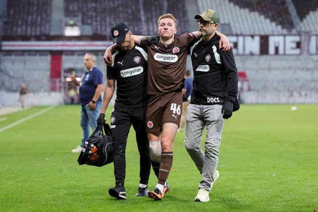 Rawley St John of FC St Pauli heads to the locker room after sustaining an injury during the preseason friendly match between FC St Pauli and RC Deportivo La Coruna at Millerntor Stadium on August 1, 2026, in Hamburg, Germany. Photo by Marco Steinbrenner, DeFodi Images