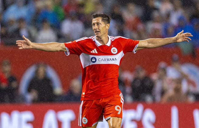 Football - Major League Soccer - Chicago Fire FC v Charlotte FC CHICAGO, USA - Saturday, August 1, 2026: Chicago Fire s Robert Lewandowski in action during a Major League Soccer match between Chicago Fire FC and Charlotte FC at Soldier Field. (Photo by David Rawcliffe Propaganda) CHICAGO Soldier Field ILLINOIS UNITED STATES OF AMERICA  Copyright: xDavidxRawcliffex P2026-08-01-Chicago_Fire_Charlotte-19