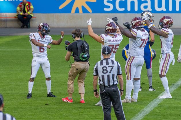 Kaylon Geiger of Rhein Fire, No. 06, and his teammates celebrate scoring points, GER Rhein Fire vs. Alpine Rams, American football, AFLE, 2026 season, August 1, 2026 GER Rhein Fire vs. Alpine Rams, American football, AFLE, 2026 season, August 1, 2026, Duisburg Copyright: xEibner-Pressefoto FabianxFriesex EP_FFE