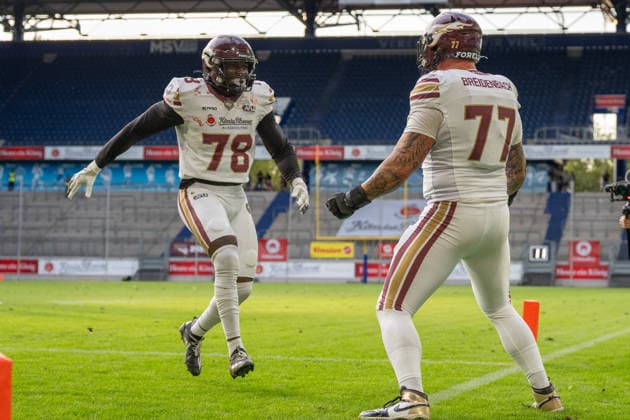 Points for Yasir Raji (Rhein Fire), 78, and Sven Breidenbach (Rhein Fire), 77; GER Rhein Fire vs. Alpine Rams, American Football, AFLE, 2026 Season, August 1, 2026 GER Rhein Fire vs. Alpine Rams, American football, AFLE, 2026 season, August 1, 2026 Duisburg Copyright: xEibner-Pressefoto FabianxFriesex EP_FFE
