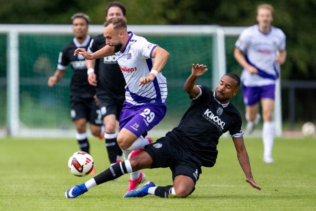 Friendly Match 26 vs. 27: VfL Osnabrück vs. SV Meppen on August 1, 2026, at Blau Weiss Schinkel in Osnabrück; David Kopacz (Osnabrück) in a tackle against Erik Zenga (Meppen) MT