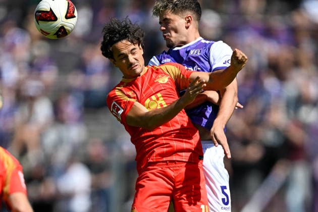 Friendly Match 26 vs. 27: VfL Osnabrück vs. SC Paderborn on August 1, 2026, at Bremer Brücke in Osnabrück; Mika Baur (Paderborn) in a tackle against Jonathan Wensing (Osnabrück) MT