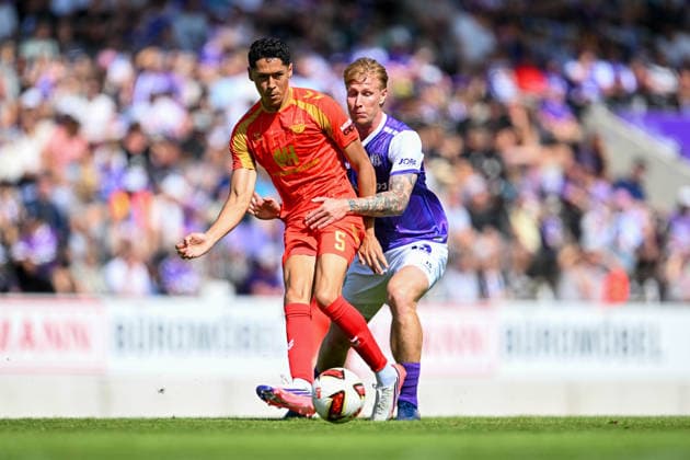Friendly Match 26 vs. 27: VfL Osnabrück vs. SC Paderborn on August 1, 2026, at Bremer Brücke in Osnabrück. Santiago Castaneda (Paderborn) in a tackle against Bjarke Jacobsen (Osnabrück) MT
