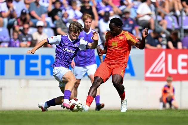Friendly Match 26 vs. 27: VfL Osnabrück vs. SC Paderborn on August 1, 2026, at Bremer Brücke in Osnabrück; Kennedy Okpala (Paderborn) in a tackle against Luca Samuel Kröger (Osnabrück) MT