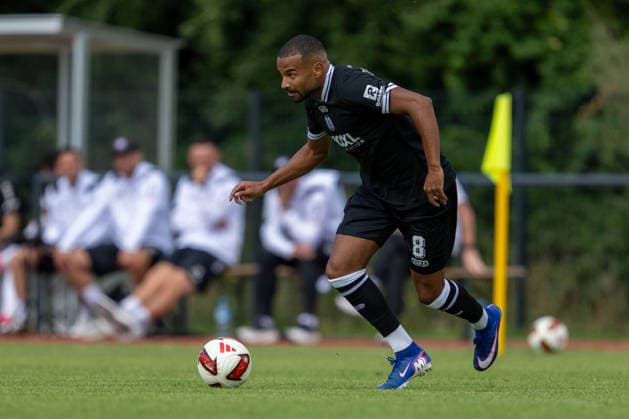 Friendly Match 26–27: VfL Osnabrück vs. SV Meppen on August 1, 2026, at Blau Weiss Schinkel in Osnabrück; Erik Zenga (Meppen) in possession MT