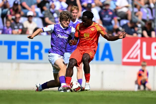 Friendly Match 26 vs. 27: VfL Osnabrück vs. SC Paderborn on August 1, 2026, at Bremer Brücke in Osnabrück; Kennedy Okpala (Paderborn) in a tackle against Luca Samuel Kröger (Osnabrück) MT