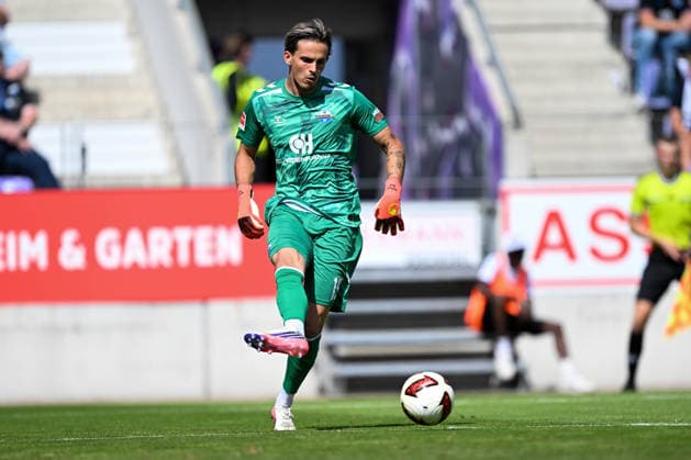 Friendly Match 26 vs. 27: VfL Osnabrück vs. SC Paderborn on August 1, 2026, at Bremer Brücke in Osnabrück. Goalkeeper Nahuel Noll of Paderborn has the ball. MT