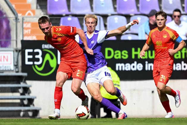 Friendly Match 26 vs. 27: VfL Osnabrück vs. SC Paderborn on August 1, 2026, at Bremer Brücke in Osnabrück; Tjark Scheller (Paderborn) in a tackle against Leon Opitz (Osnabrück) MT