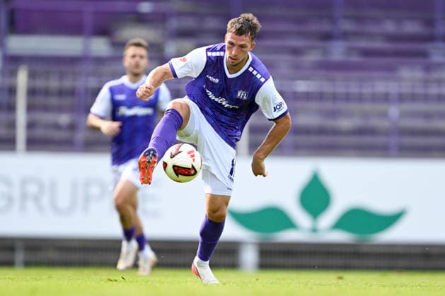 Friendly Match 26 vs. 27: VfL Osnabrück vs. SC Paderborn on August 1, 2026, at Bremer Brücke in Osnabrück; Jannik Müller (Osnabrück) in possession of the ball MT