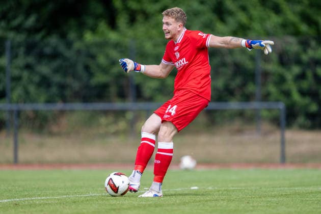 Friendly Match 26-27: VfL Osnabrück vs. SV Meppen on August 1, 2026, at Blau Weiss Schinkel in Osnabrück. Goalkeeper Julius Pünt (Puent) of Meppen has the ball. MT