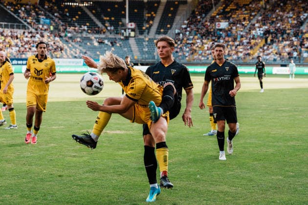 Netherlands vs. Germany Men s Soccer Friendly 2026 2027 Roda JC Kerkrade vs. Alemannia Aachen Parkstad Limburg Stadium Tackle Matti Wagner (Alemannia Aachen), No. 3, with Jay Kruiver (Roda JC Kerkrade), No. 22 Copyright: xThiemoxRudolphx