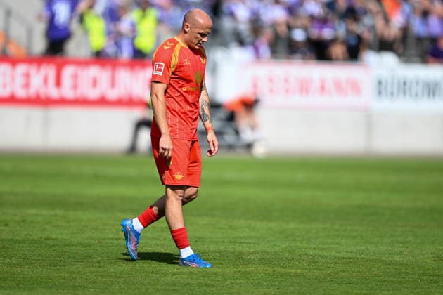 Friendly Match 26 vs. 27: VfL Osnabrück vs. SC Paderborn on August 1, 2026, at Bremer Brücke in Osnabrück; Sven Michel of Paderborn had to leave the field due to injury MT